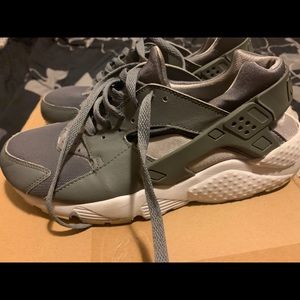 Nike Huarache gray and white
